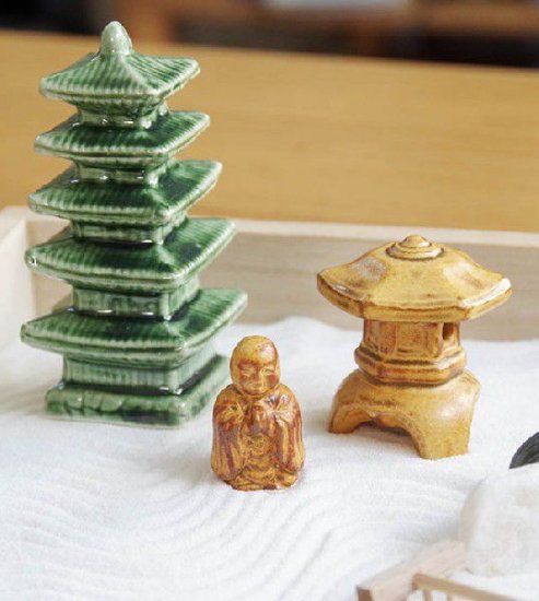 ミニチュアセット 【五重塔で修行中】 ミニチュア 添配 フィギュア 盆景  地蔵 五重塔 灯篭 とうろう トウロウ  zengarden karesansui