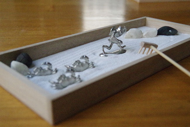 Relaxing play for adults. [Mini Karesansui Kit &lt;Folklore Crab Set&gt;]